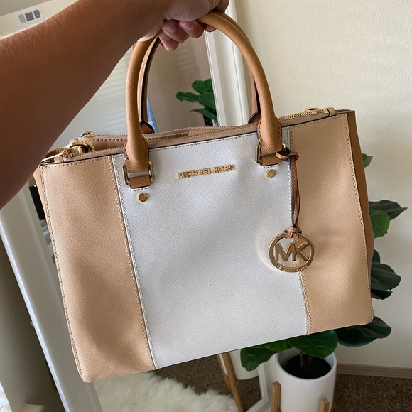 Michael Kors Handbags - Michael Kors Large Handbag
